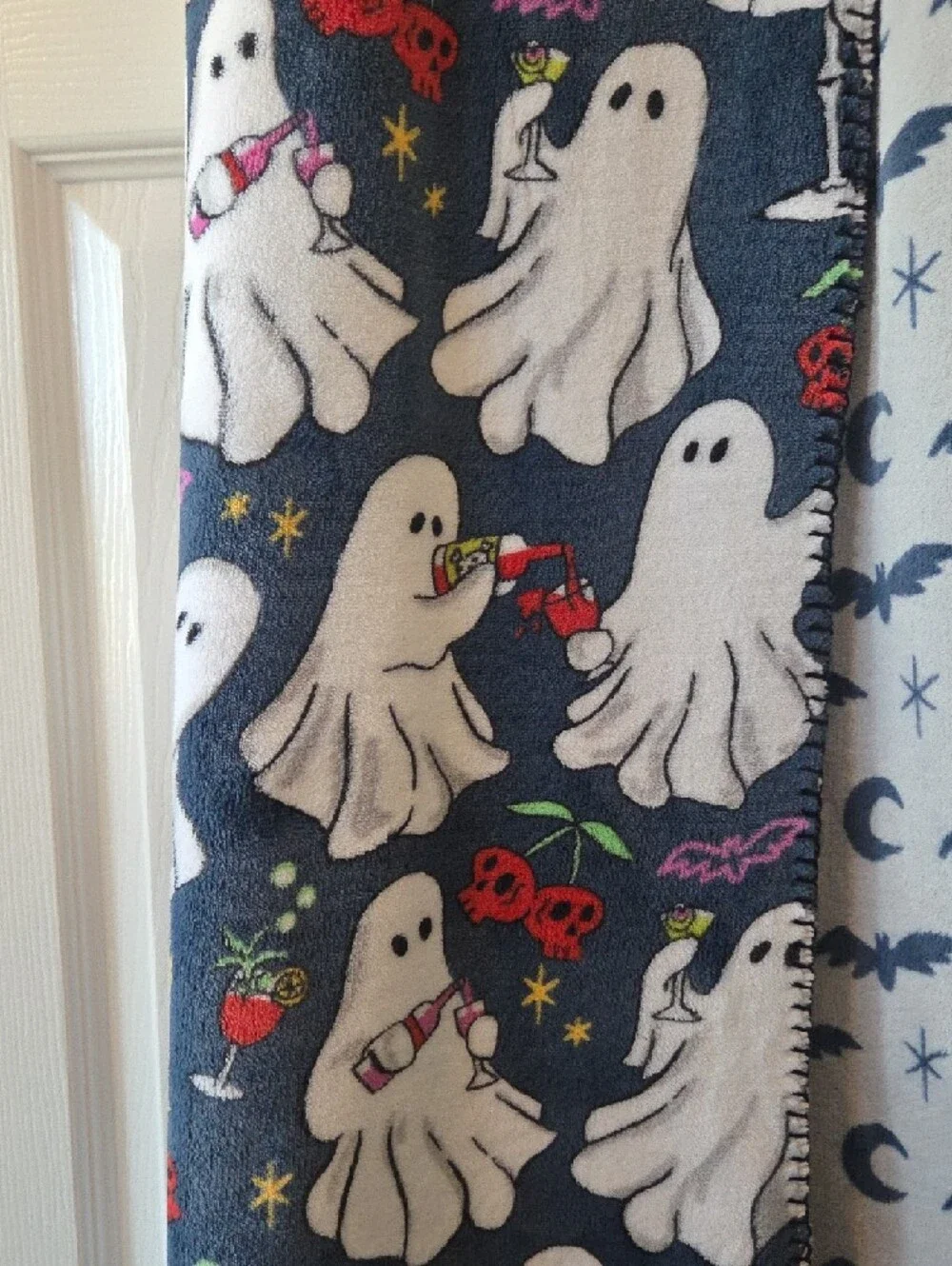 Ghost Print Reversible Fleece Throw Blanket - Navy & Light Gray